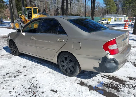 2004 Toyota Camry Xle z USA, uszkodzony, nr VIN 4T1BE30K94U797064